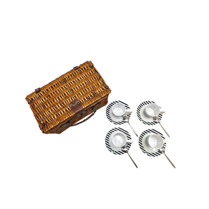 Women's picnic basket with integrated dish set and stylish details Bowlift