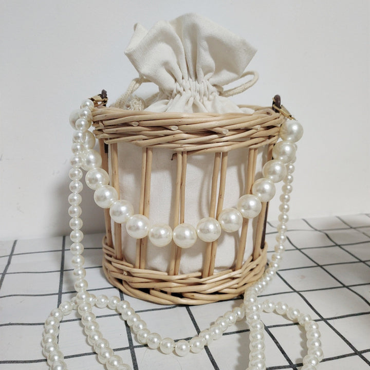 Women’s handbag with pearl chain Bowlift