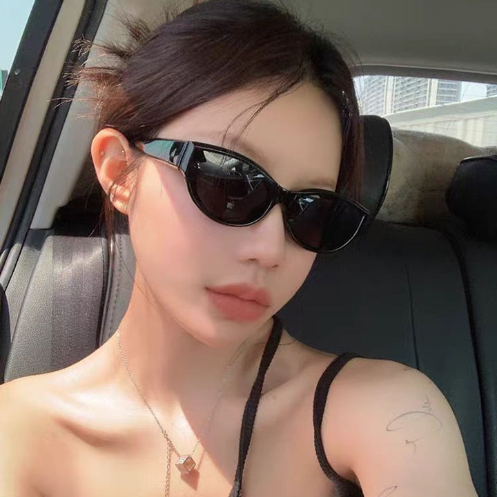 Women’s fashionable sunglasses in trendy cat-eye style Bowlift