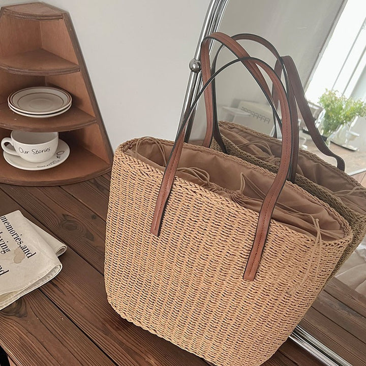 Spacious straw bag with sustainable leather handles Bowlift
