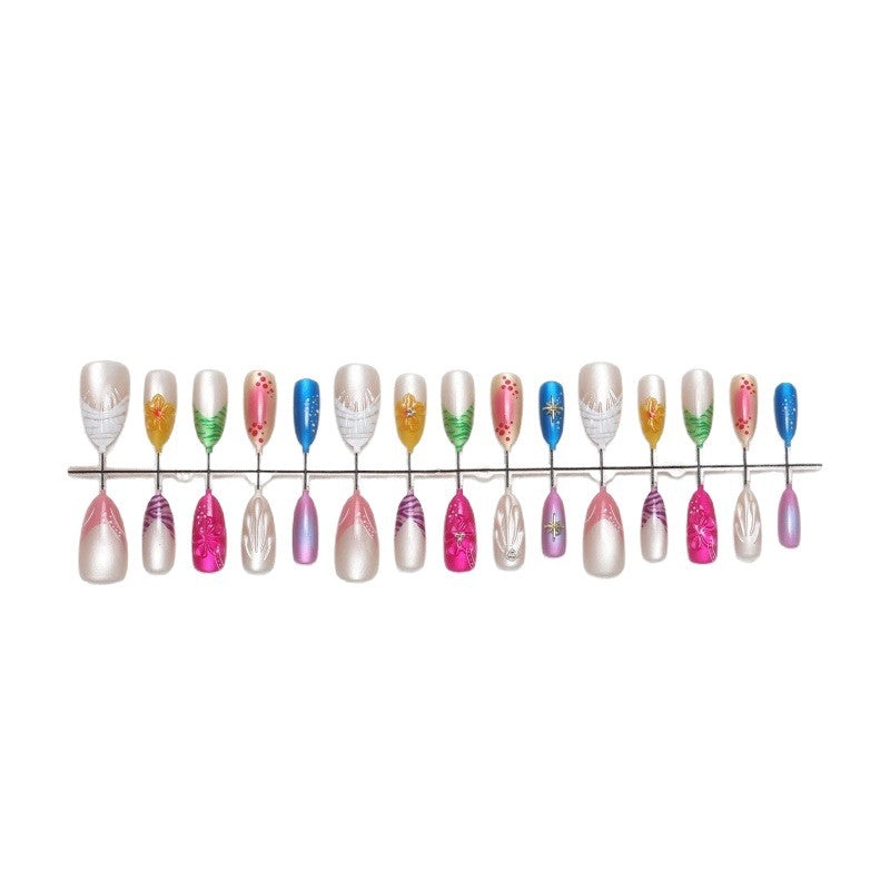 Nail Art Set with Floral and Glittering Accents Bowlift