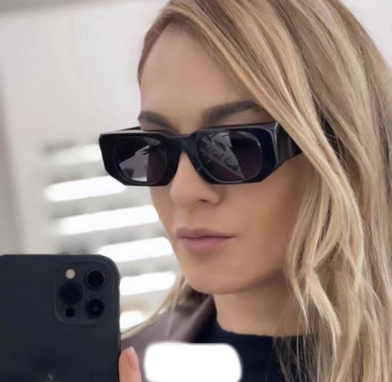 Women's fashion sunglasses with angular frame and UV protection Bowlift