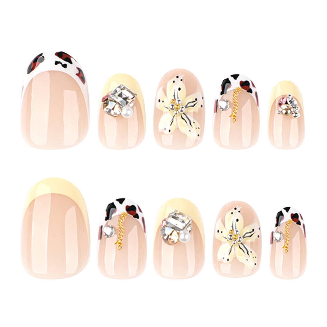 Exclusive nail art with floral design and glitter accents Bowlift