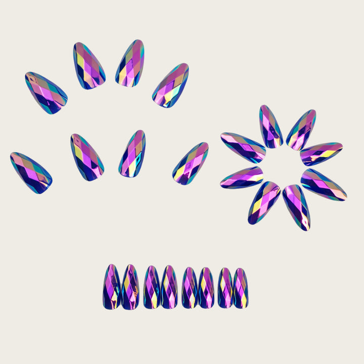 Glamorous artificial nails in 3D crystal look Bowlift