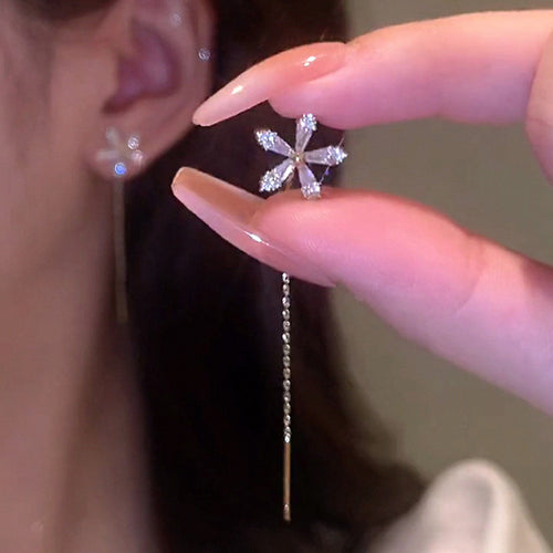 Elegant and Timeless Earrings with Sparkling Crystals Bowlift