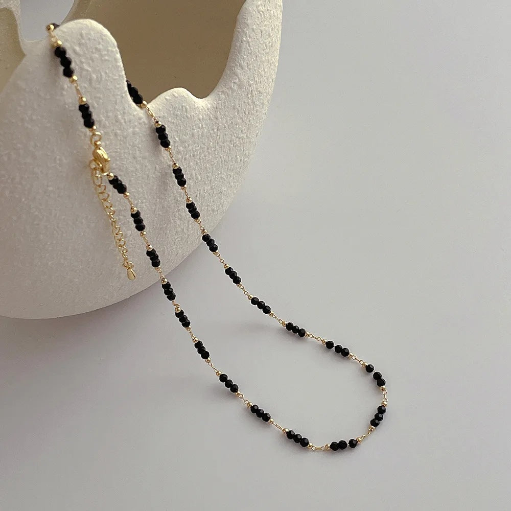Delicate and Stylish Necklace with Sparkling Pearls Bowlift