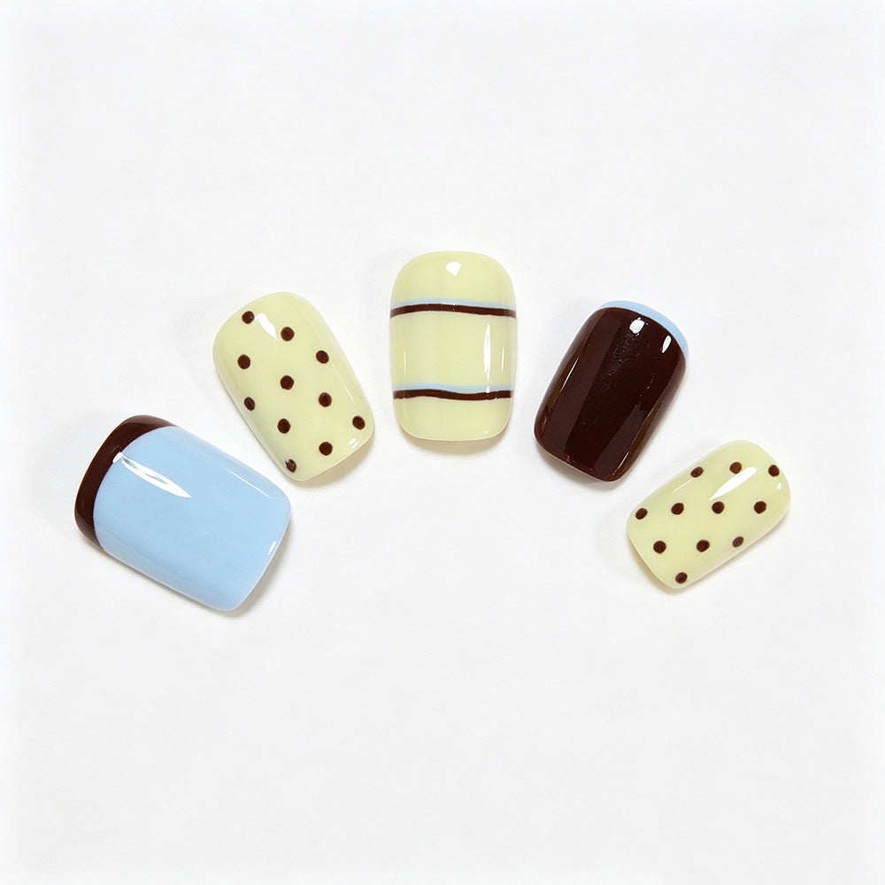 Chic Designer Nail Art Bowlift