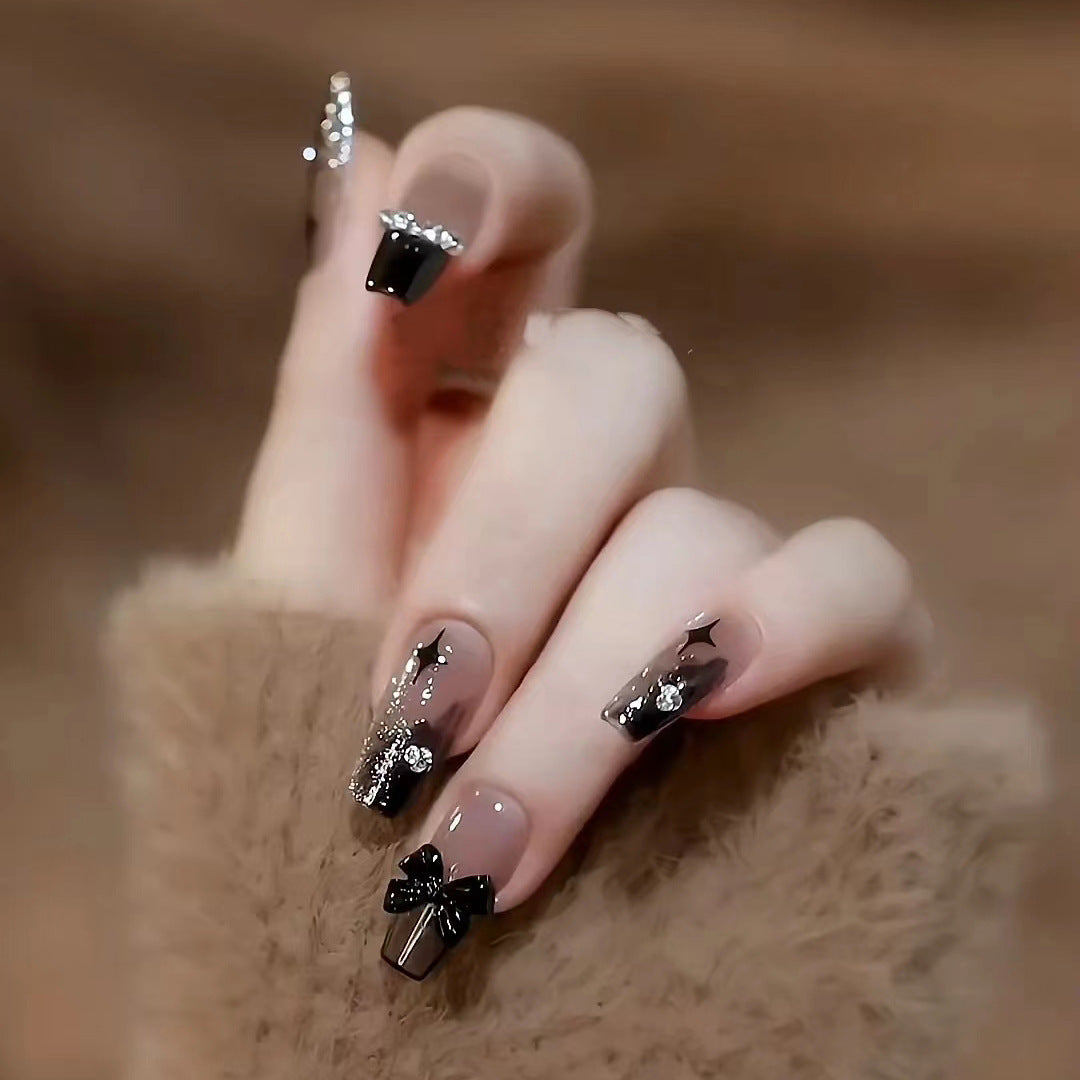 Artificial nails with glamorous pearl details Bowlift
