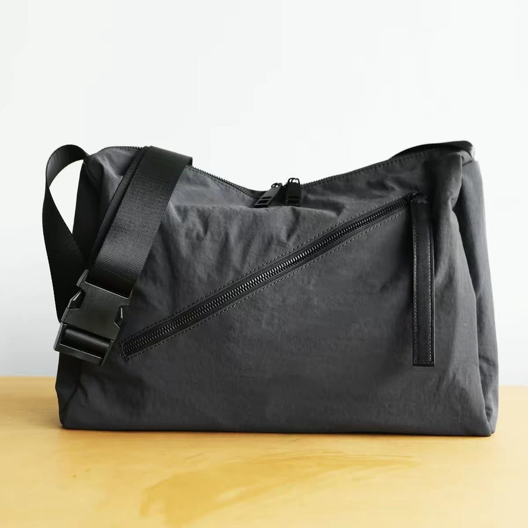 Fashionable Shoulder Bag with Innovative Compartment System Bowlift