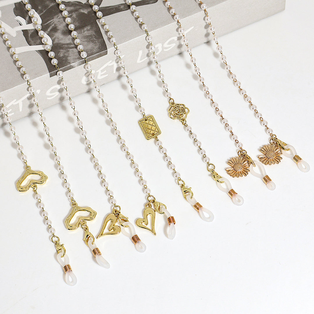 Heart-Shaped Beaded Eyewear Chain Bowlift