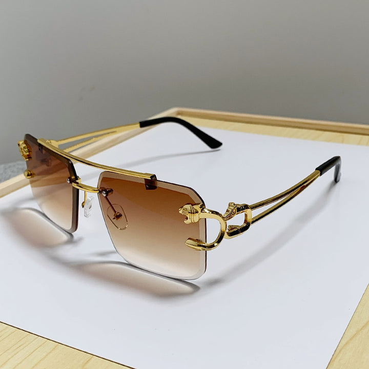 Women's glasses with extravagant frame and luxurious accents Bowlift