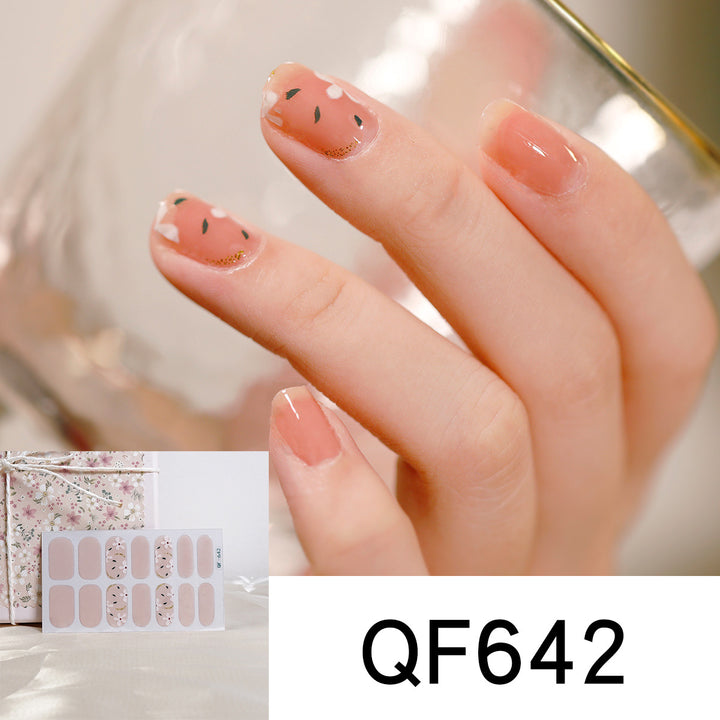 Artificial nail design with heart motif Bowlift