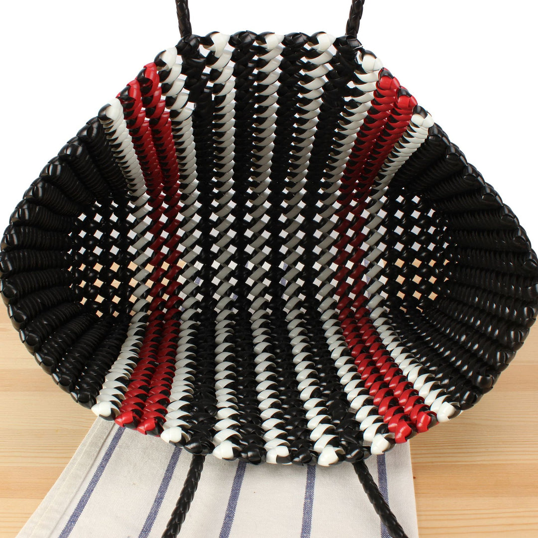 Stylish handbag made of braided material Bowlift
