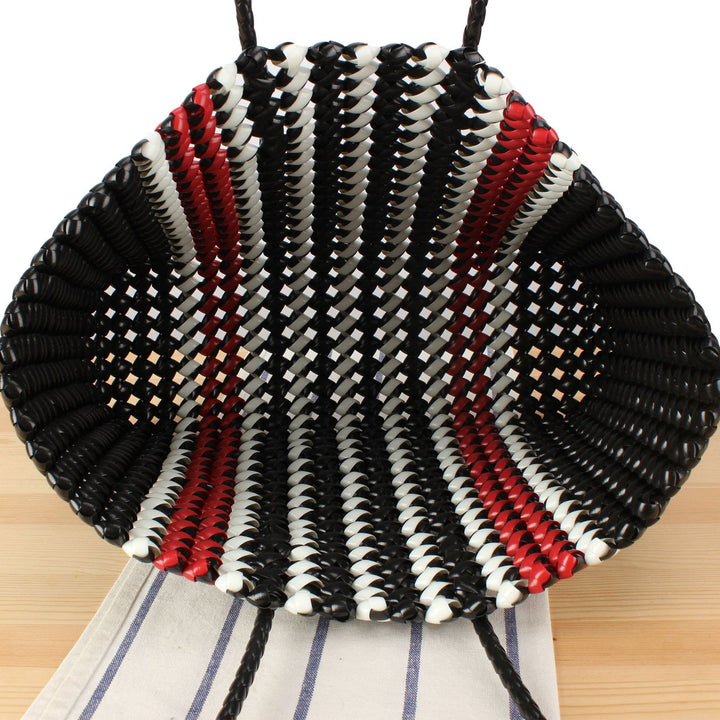 Stylish handbag made of braided material Bowlift