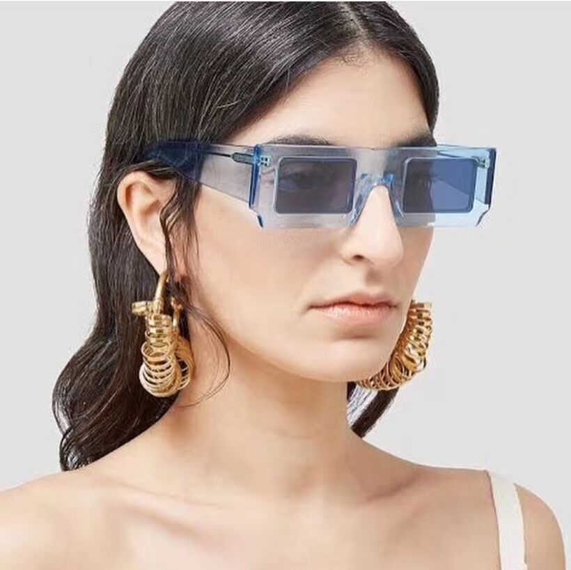 Ladies statement sunglasses with square frame and futuristic design Bowlift