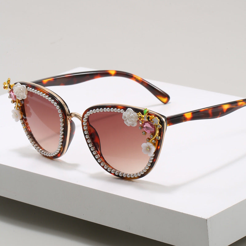 Ladies Glamorous Cat-Eye Sunglasses with Floral Decorations Bowlift