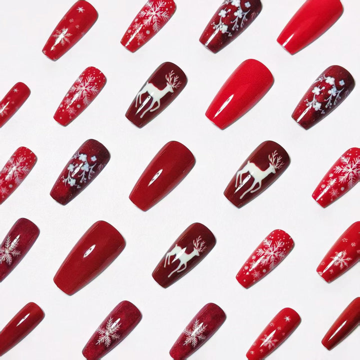 Artificial nails with wintry reindeer design Bowlift