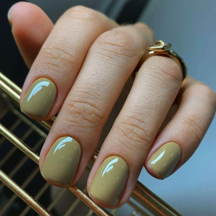 Acrylic nail set with luxurious color gradient and elegant lace accent Bowlift