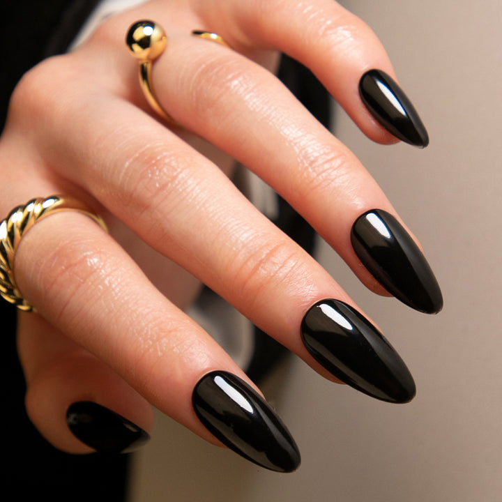 elegant Stiletto nails in high gloss finish Bowlift