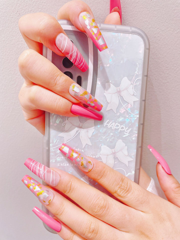 Nail art set with glittering accents and trendy design Bowlift