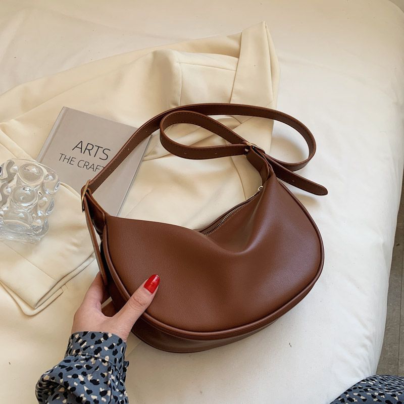Elegant Curved Shoulder Bag Bowlift