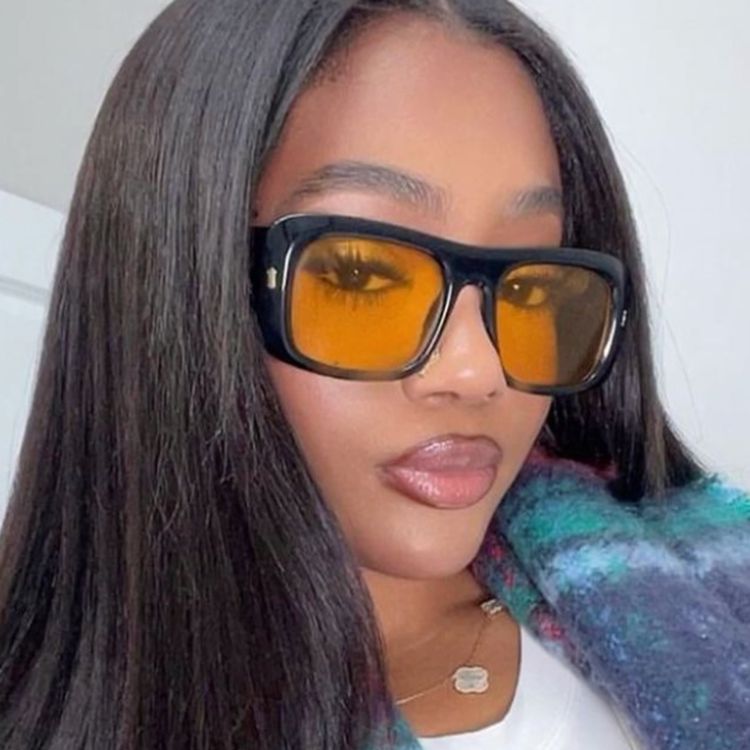 Women's square sunglasses with reflective protective lenses and modern frame construction Bowlift