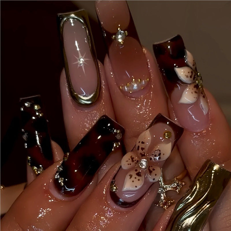Ornate Press-On Nail Art Set Bowlift