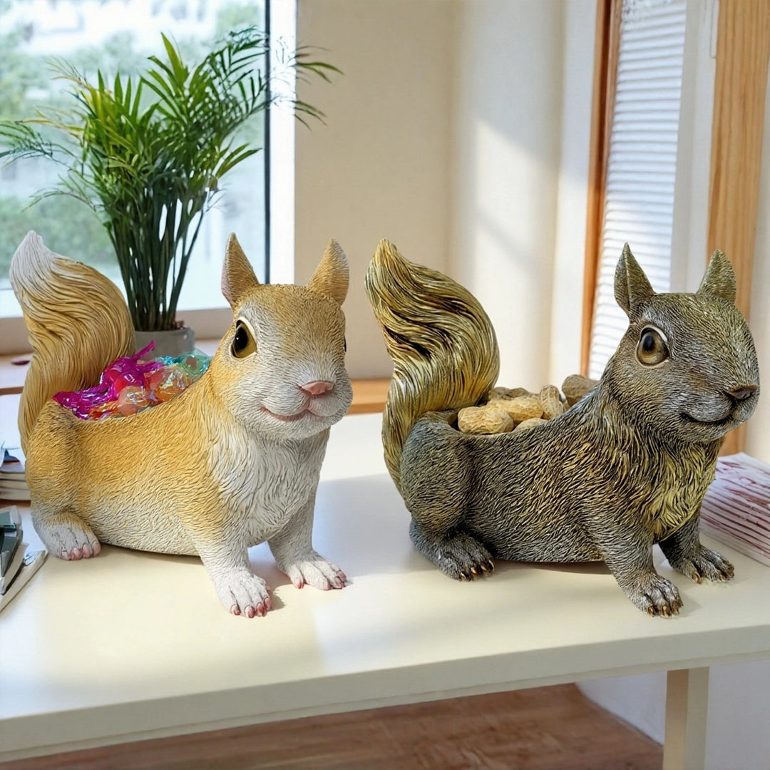 Squirrel-shaped planter Bowlift