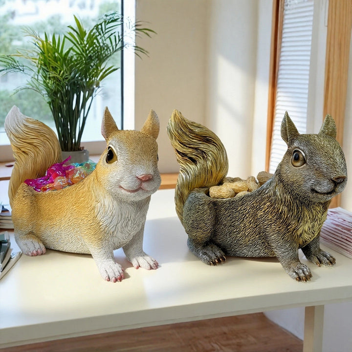 Squirrel-shaped planter Bowlift