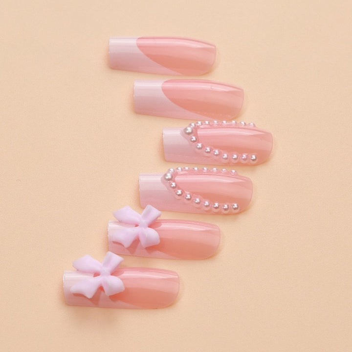 Artificial nails with delicate flower and pearl embellishments Bowlift