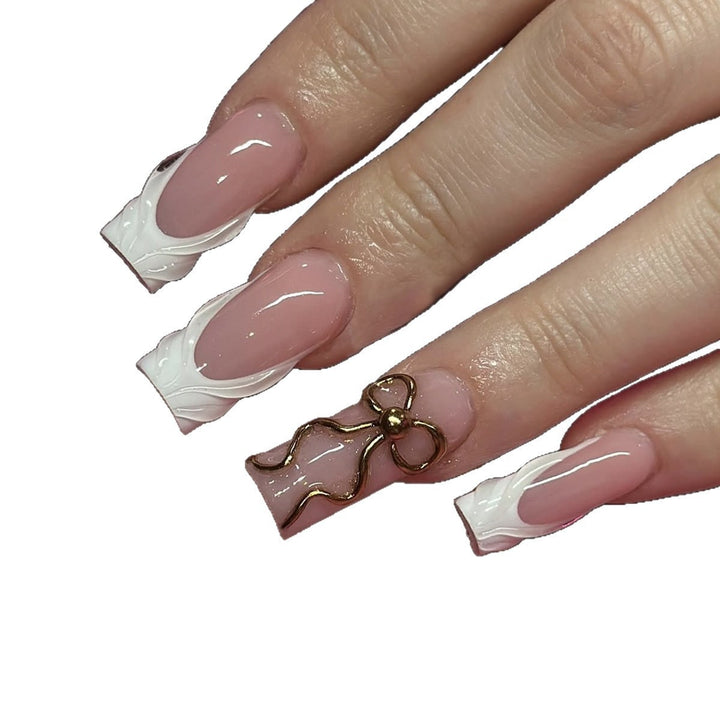Artificial nail set with luxurious golden accents and elegant design Bowlift