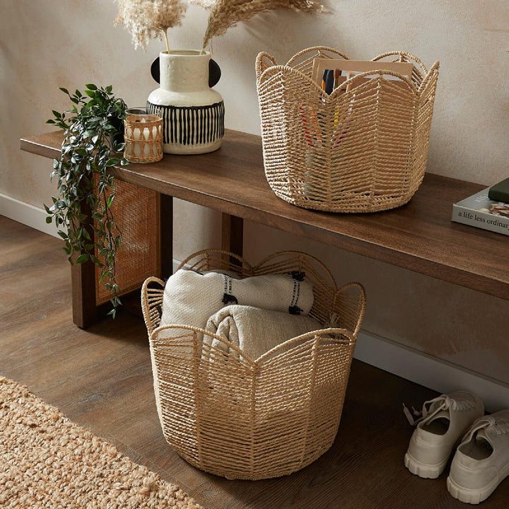 Handcrafted storage basket in leaf design Bowlift