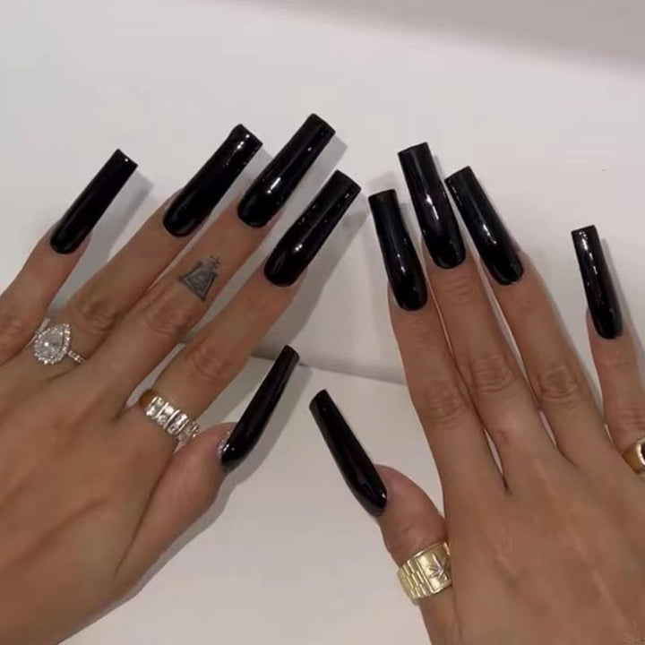 Artificial nail set with high-gloss, elegant tips Bowlift