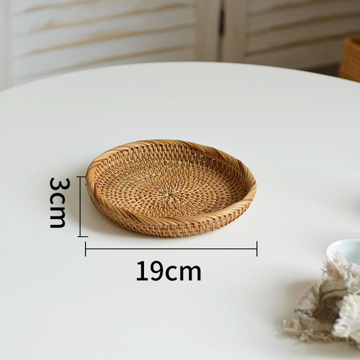 Round serving platter made of braided rattan Bowlift