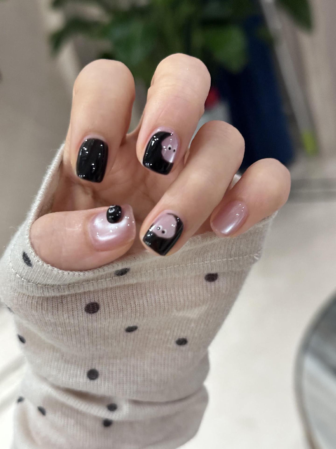 Artificial nails with modern geometric designs Bowlift