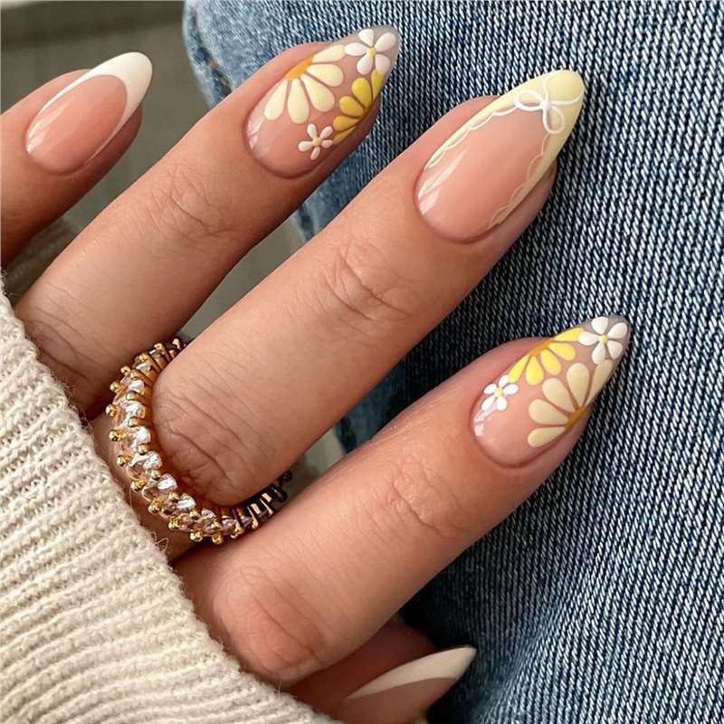 Detailed Floral Press-On Nails Bowlift