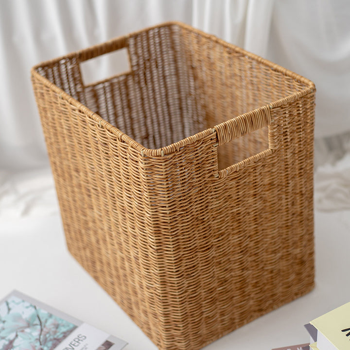 Versatile storage basket made of natural wicker Bowlift