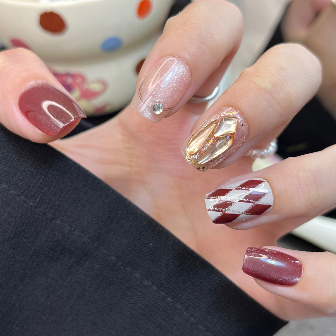 Glamorous Press-On Nail Set with Decorative Gemstone Accents Bowlift