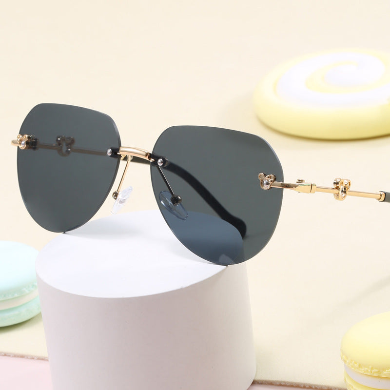 Women's lightweight geometric sunglasses with unique frame and mirrored lenses Bowlift