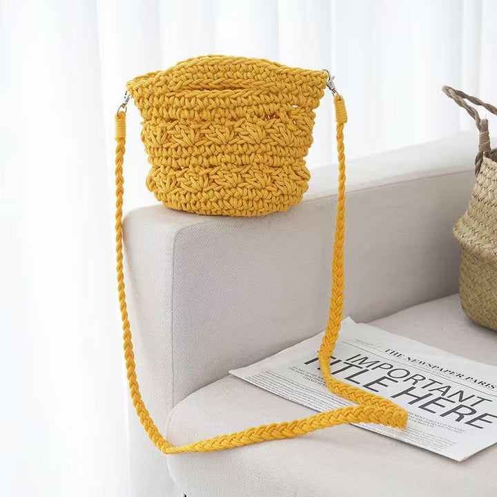 Hand-knotted bag with braided structure Bowlift