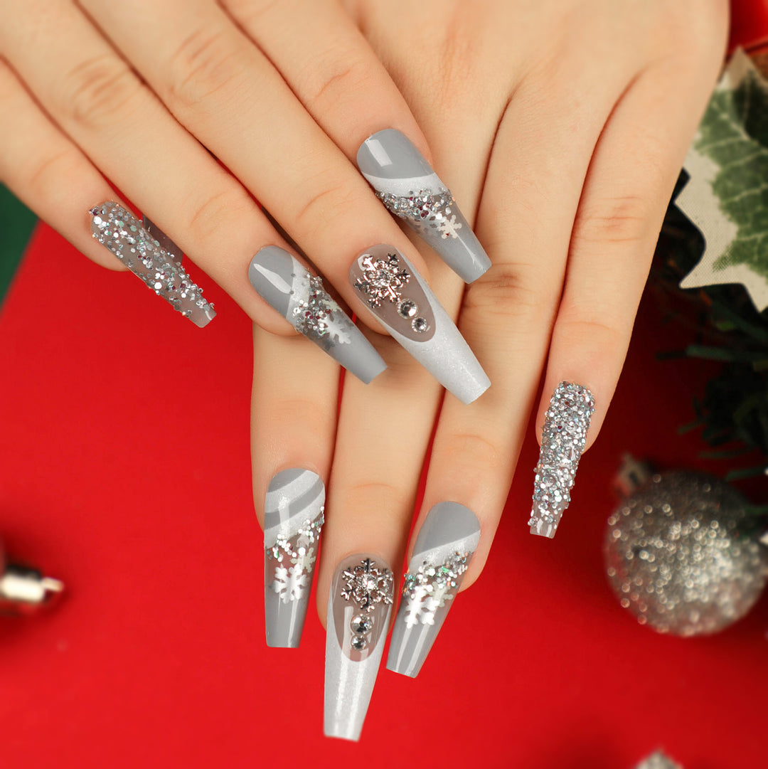 Elegant Artificial Nails with Glitter and Snow Design Bowlift