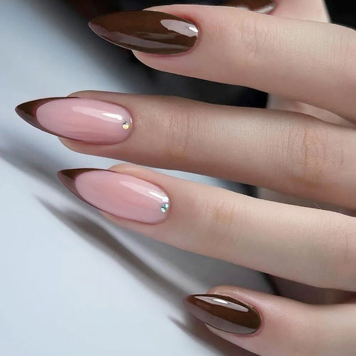 Artificial nail set with glamorous high gloss designs Bowlift