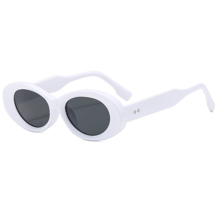 Women Retro-inspired Sunglasses in elegant oval design Bowlift