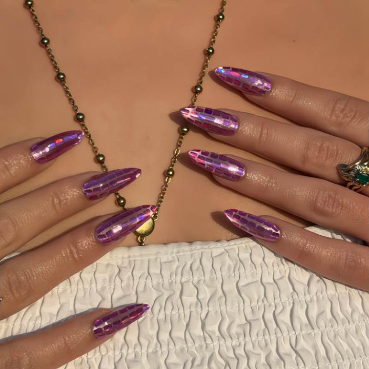 Glossy Stiletto Press-On Nails Set with Reflective Design Bowlift