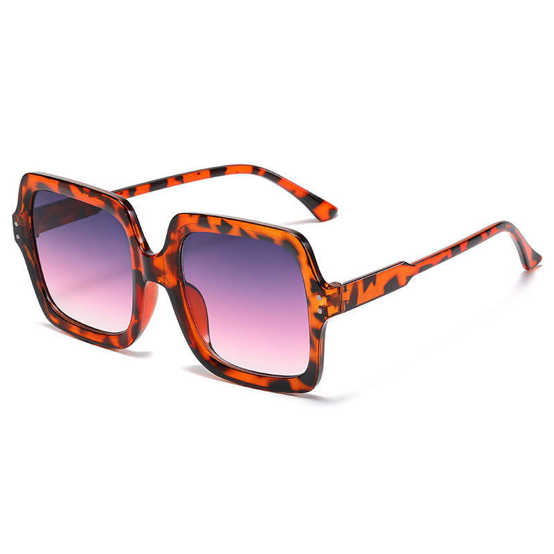 Ladies fashionable square sunglasses with mirrored lenses Bowlift