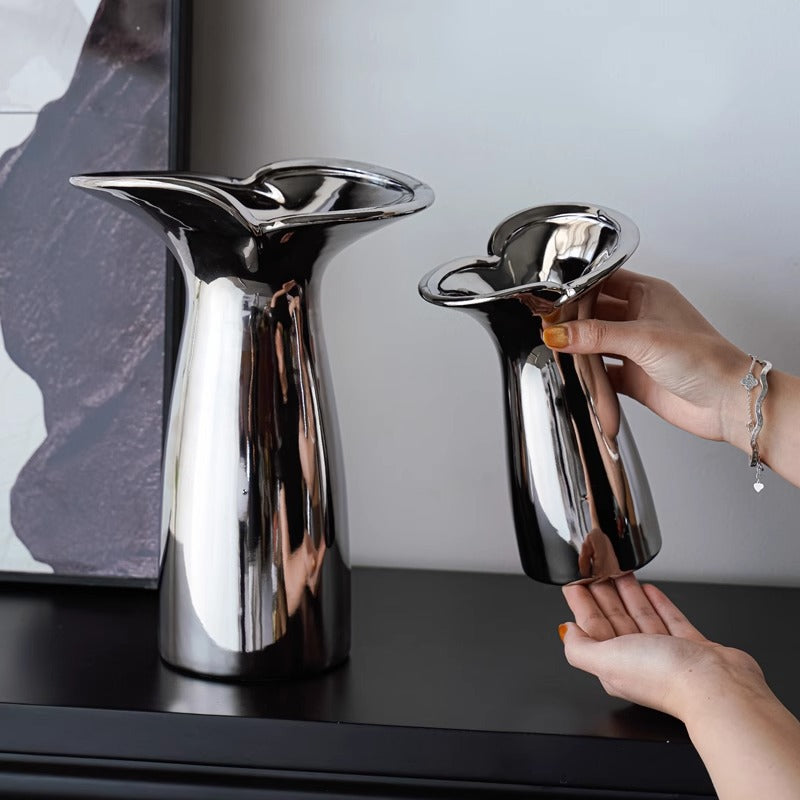 Elegant and modern ceramic vase Bowlift