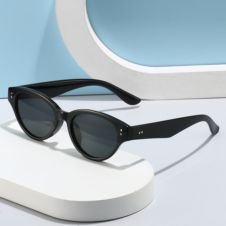Women Cat-Eye Sunglasses with retro-inspired frame structure Bowlift