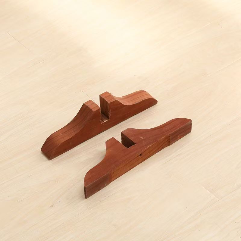 Wood shoe supports Bowlift