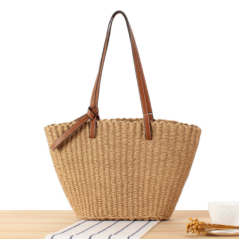 Beach bag made of handwoven natural material with sturdy leather straps Bowlift