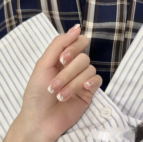 Elegant Decorated Artificial Nails Bowlift